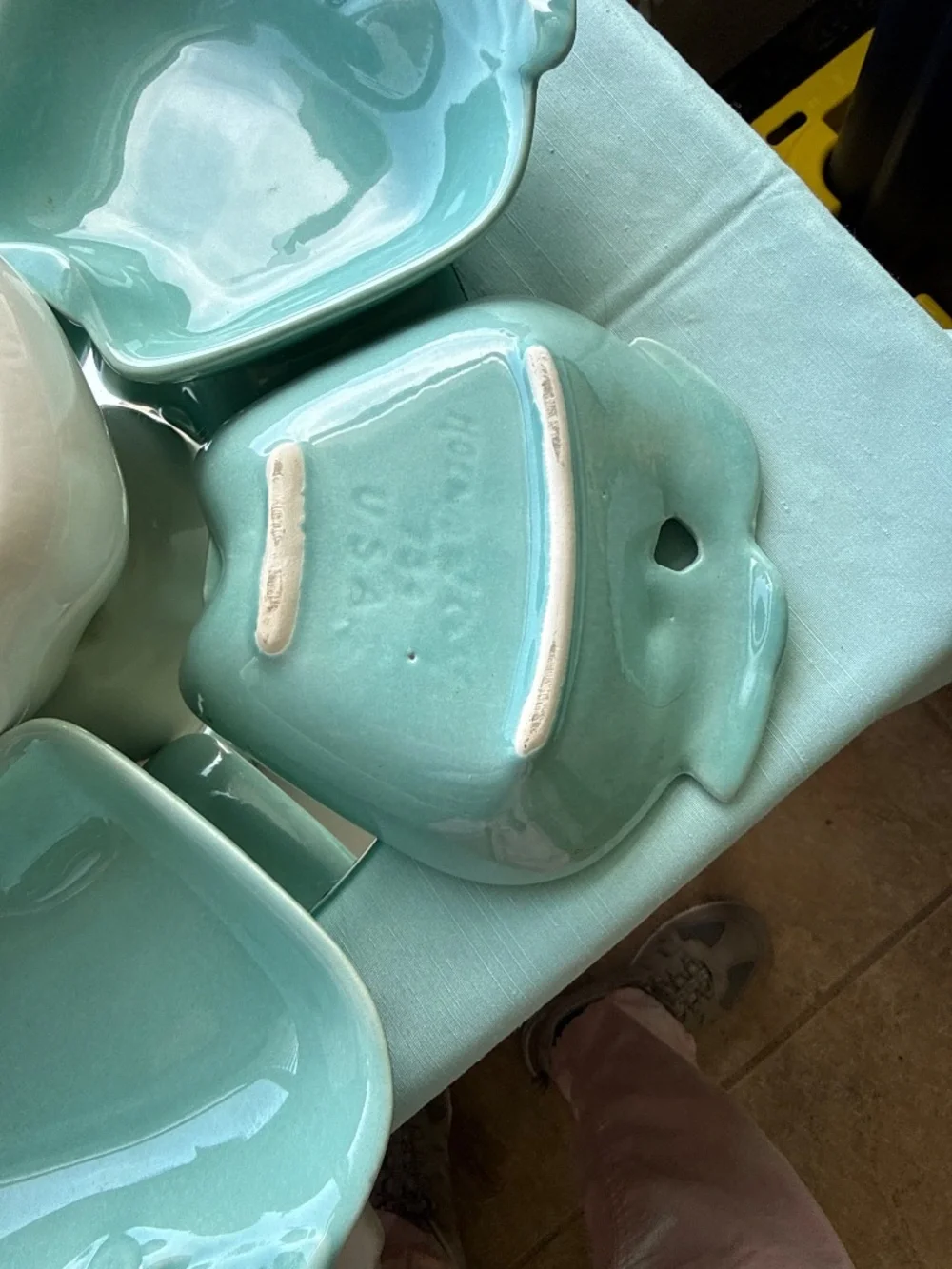 Vintage hoeing of California turquoise/aqua MCM serving bowl with lid and bowls - Picture 3 of 3